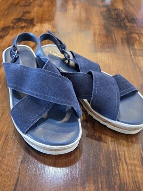 Marc Fisher suede cross strap platform sandals size 8 Womens Shoes